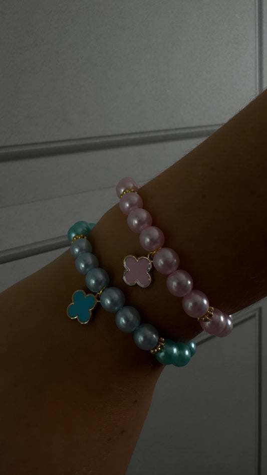1 random piece clover bracelet- OR COMES FREE IN EVERY ORDER WHEN ORDERING A CANVAS😍 (please see description)