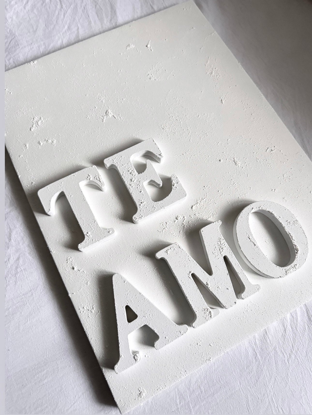 TE AMO textured canvas