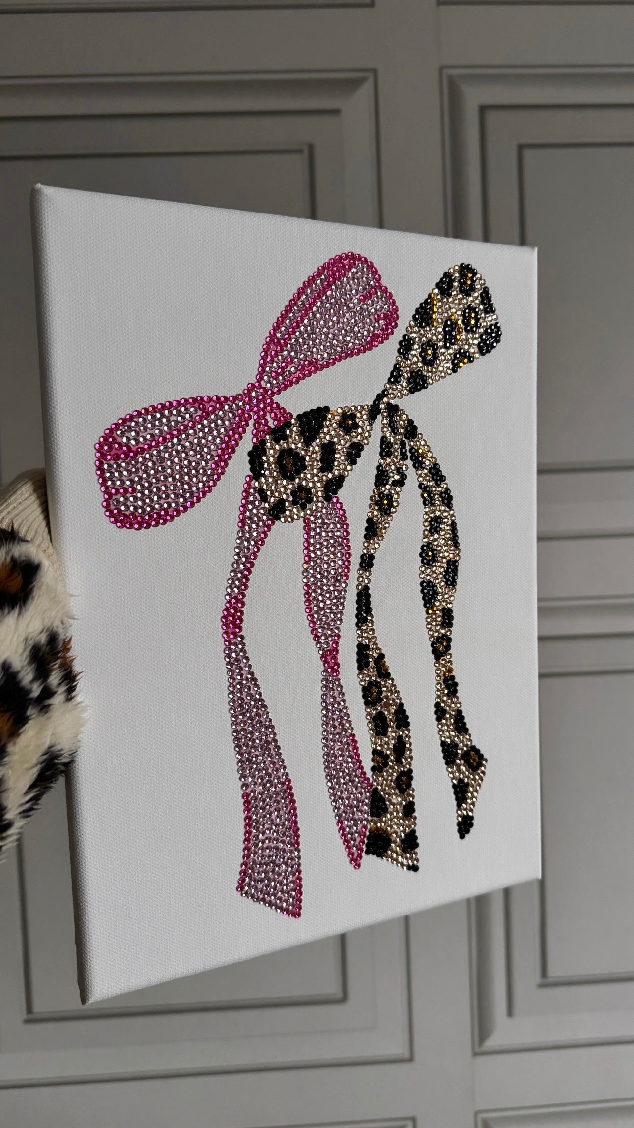 Pink and leopard bow gem canvas